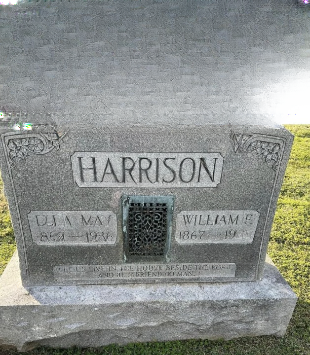 A Quiet Symbol of Home: The Meaning Behind a Grave Marked with a Cast-Iron Floor Grate