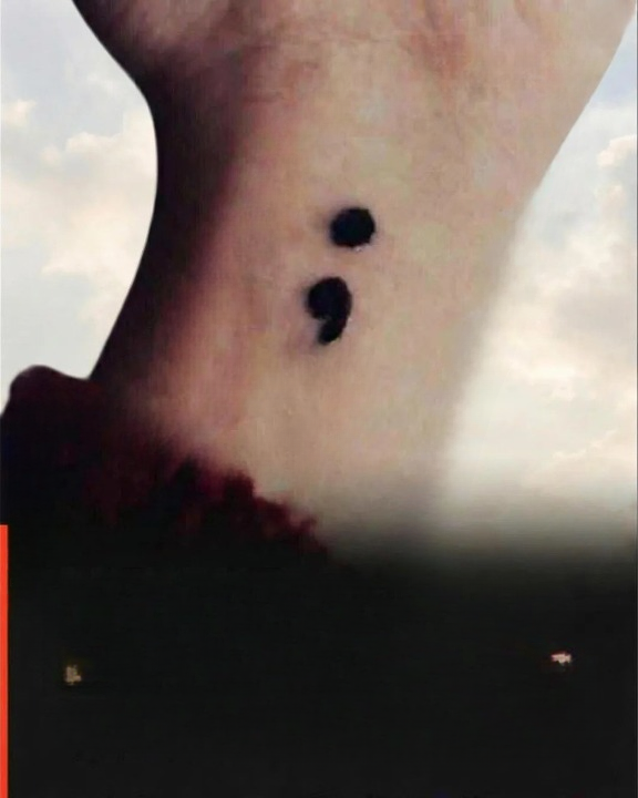 The Profound Symbolism of a Tiny Tattoo: How One Small Mark Carries a Life-Changing Message