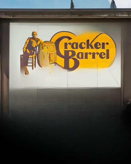 Cracker Barrel Introduces a New Dining Guideline for Employees: A Look at the Brand’s Traditions, Changes, and Ongoing Evolution