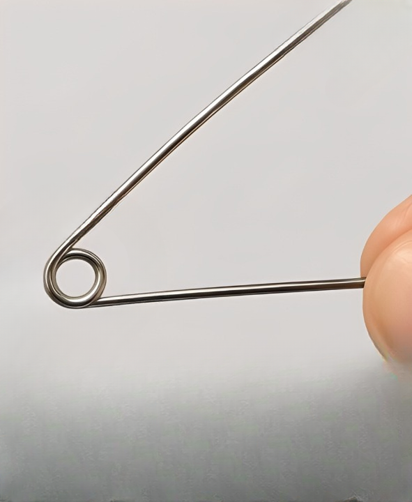 What’s the Hole in a Safety Pin For? The Clever Engineering Behind a Tiny Detail Most People Overlook
