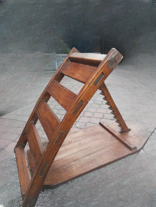 The Hidden Craft Behind a Timeless Wooden Tool: Rediscovering the Traditional Cheese Press