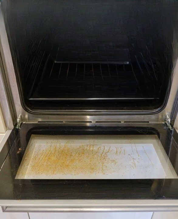 How to Clean Between the Glass Panels of Your Oven Door
