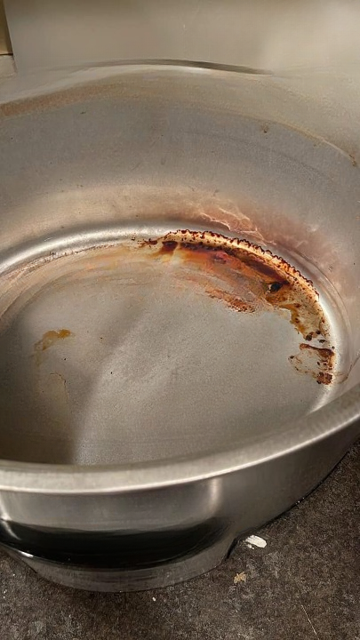 Effective Tips for Cleaning Stained Baking Pans and Sheets