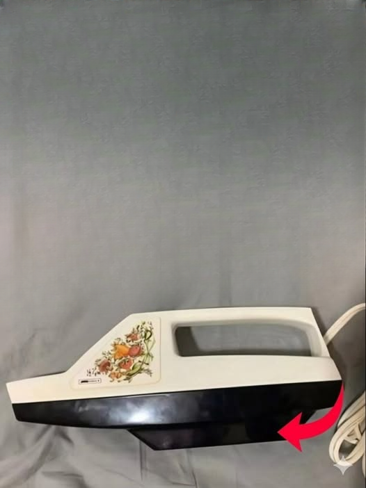 The Vintage Kitchen Tool That Looks Like an Old-Fashioned Iron—But Was Designed to Slice Meat