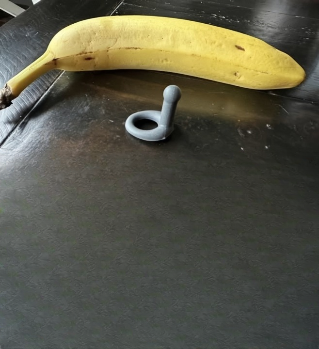 The Mystery Object Next to a Banana: How a Small Kitchen Item Sparked Big Curiosity