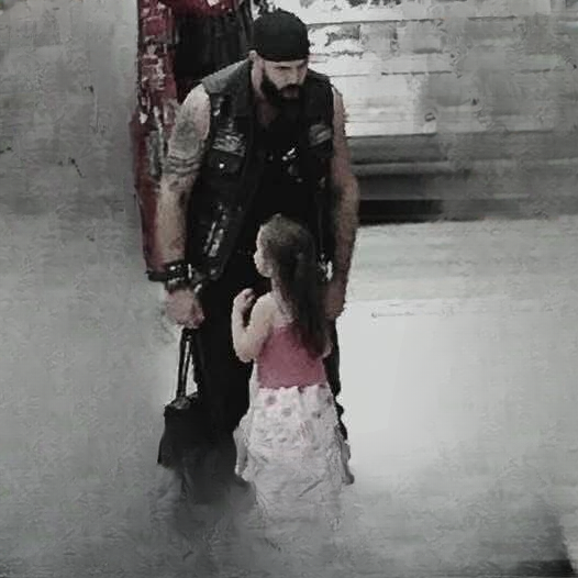 A Young Girl’s Quick Thinking at a Store Leads to a Powerful Story of Awareness and Kindness