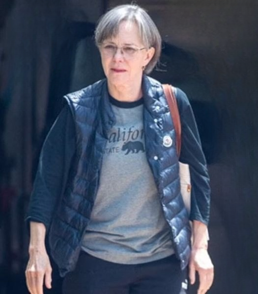 Sally Field Responds to Criticism About Her Looks with Grace, Strength, and Wisdom