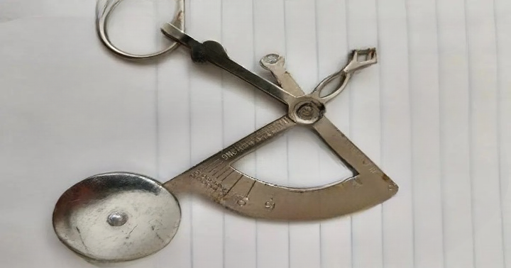 The Overlooked Household Tool That Once Powered Everyday Life: A Deep Dive into the History of the Postal Scale