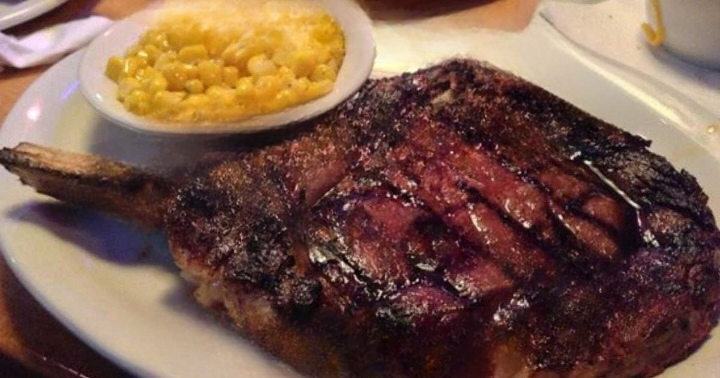 What Former Food Service Workers Suggest Being Mindful About When Ordering at Restaurants