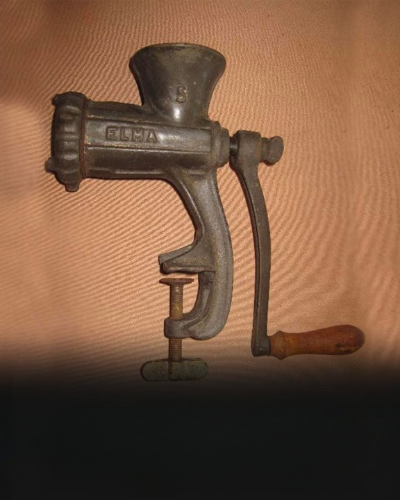 The Forgotten Metal Device That Confused the Internet: Do You Recognize This Old Kitchen Tool?