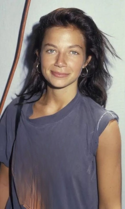 Redefining Beauty Over Time: How Justine Bateman Challenges Hollywood’s Approach to Aging