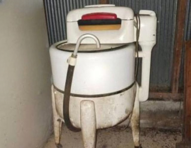 A Curious Yard Sale Discovery: Uncovering the Story Behind a 1950s Washing Machine