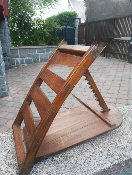 The Story Behind Traditional Wooden Cheese Presses: Craftsmanship, Function, and History
