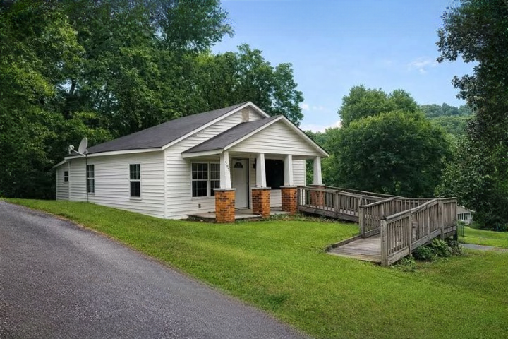 A Unique Fixer-Upper Opportunity in Chesterfield: Unlocking the Potential of a Distinctive L-Shaped Property