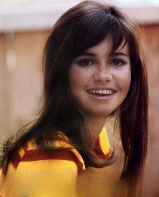 Sally Field at 76: Redefining Confidence, Authenticity, and the Meaning of Aging Gracefully