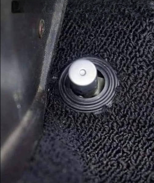 Only People Who Grew Up Around Older Cars May Recognize This Classic Driving Feature