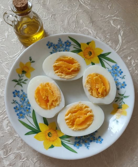 A Simple Bowl, A Subtle Shift: Rethinking Eggs with Mugwort in Everyday Cooking