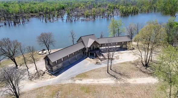 Southern Riverfront Retreat in Mayersville, Mississippi: A Private Escape for Outdoor Living, Recreation, and Lasting Traditions