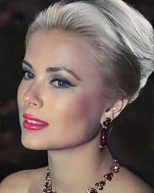 The Timeless Legacy of Grace Kelly and the Modern Reflection of Her Elegance