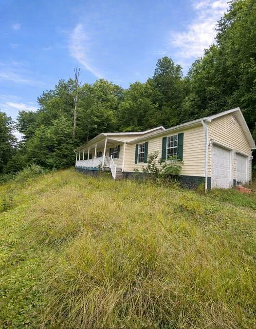 Comfortable Single-Level Home Surrounded by Scenic West Virginia Beauty in Hurricane