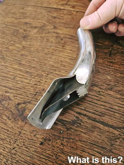 The Strange Hollow-Handled Tool My Father Kept for Years — And the Forgotten Everyday Purpose I Finally Uncovered