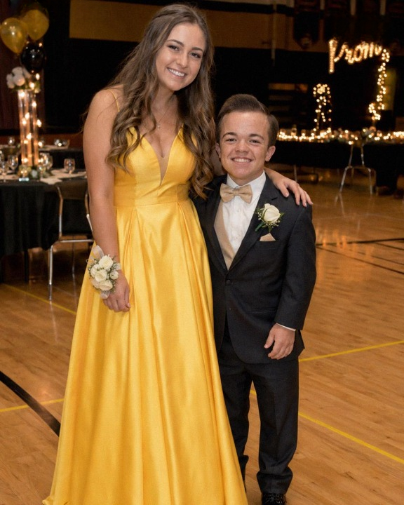 Everyone Mocked My Boyfriend at Prom Because of His Height — Then Our Teacher Took the Microphone and Changed the Entire Room