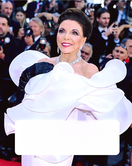 Joan Collins at 92: Embracing Natural Beauty, Confidence, and a Lifetime of Self-Care
