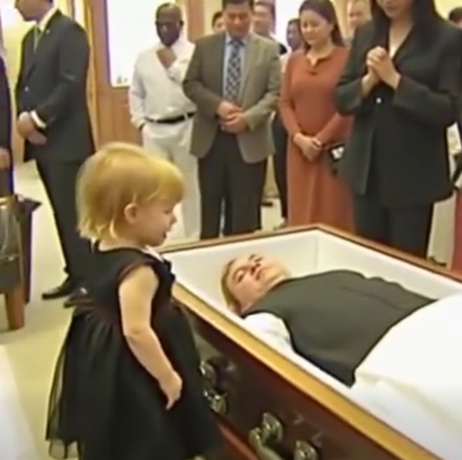 During Her Father’s Funeral, a Little Girl Suddenly Said “Daddy Is Still Here” — What Happened Moments Later Left Everyone in Shock