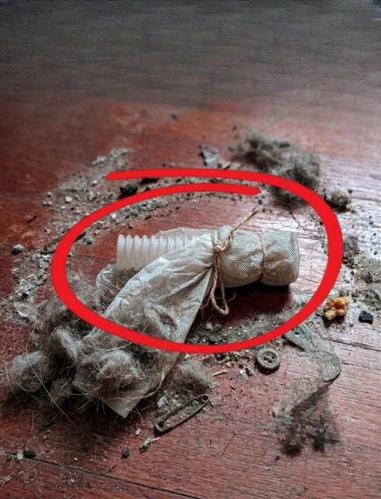 I Thought I Had Uncovered a Hidden Secret in My Girlfriend’s Room — But the Real Explanation Was Surprisingly Innocent