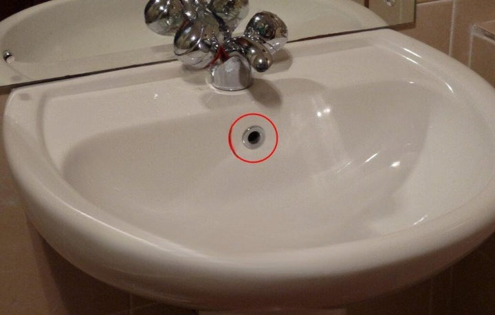 The Small Hole Near the Top of Your Sink Actually Has an Important Purpose Most People Never Realize