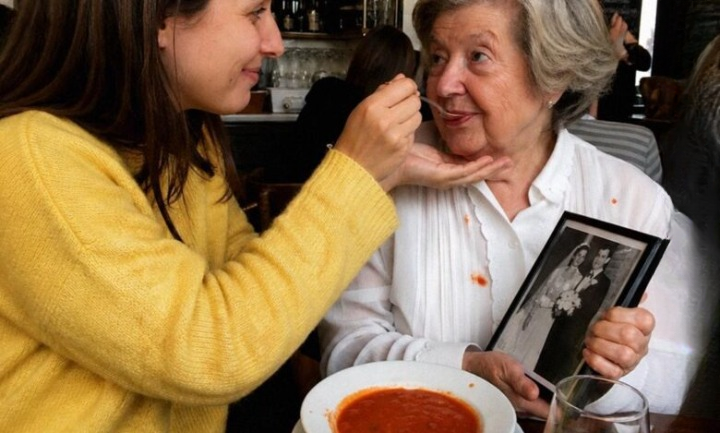 She Bought Breakfast for a Nervous Stranger at a Café — What Happened Days Later Changed Her Life Completely