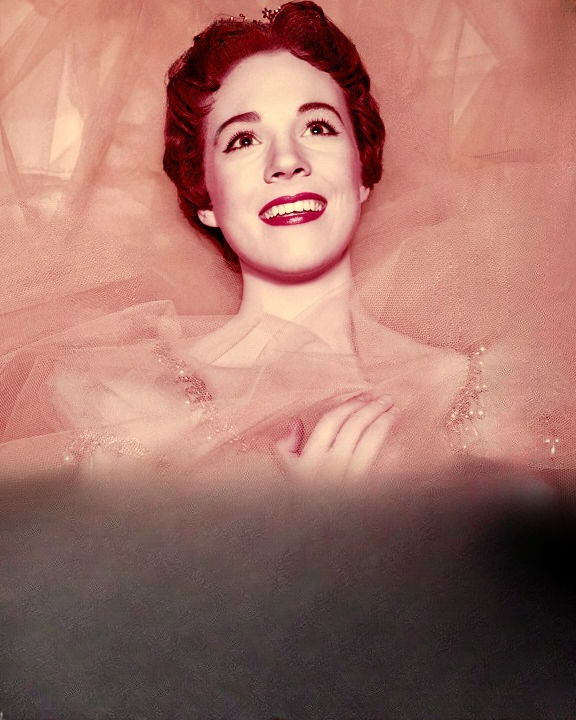 Legendary Actress Julie Andrews Makes a Rare Public Appearance at 90 — Fans Celebrate Her Grace, Strength, and Timeless Charm