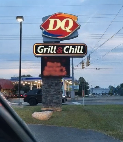 Small-Town Ice Cream Shop Sign Goes Viral and Sparks Nationwide Debate About Tradition, Community, and Public Reactions