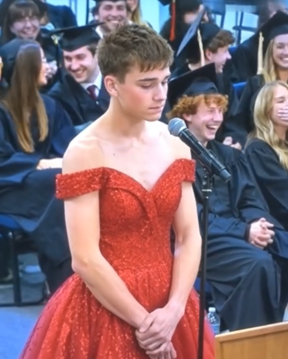 The Graduation Night That Taught an Entire Community a Lesson About Courage, Kindness, and Being True to Yourself