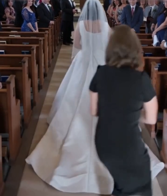 I Noticed Something Unusual About the Bride at My Best Friend’s Wedding — What We Discovered Moments Later Left Everyone Speechless